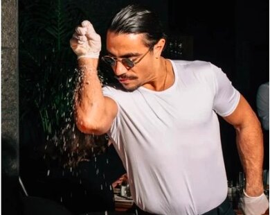 Lật mặt ‘Thánh rắc muối’ Salt Bae: Ăn chặn tiền típ của nhân viên, chủ đích moi tiền của khách, bán đồ rẻ tiền với giá trên trời